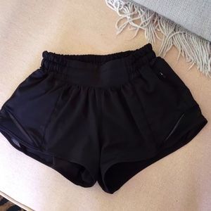 Lululemon Hotty Hot Low Rise 2.5" Black size 0